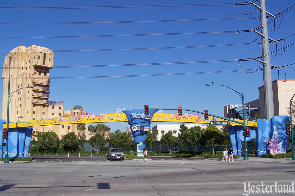 Disneyland entrance arch, 2007