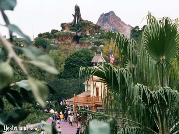 Photo of Splash Mountain and Mount Promethues: 2000 by Werner Weiss