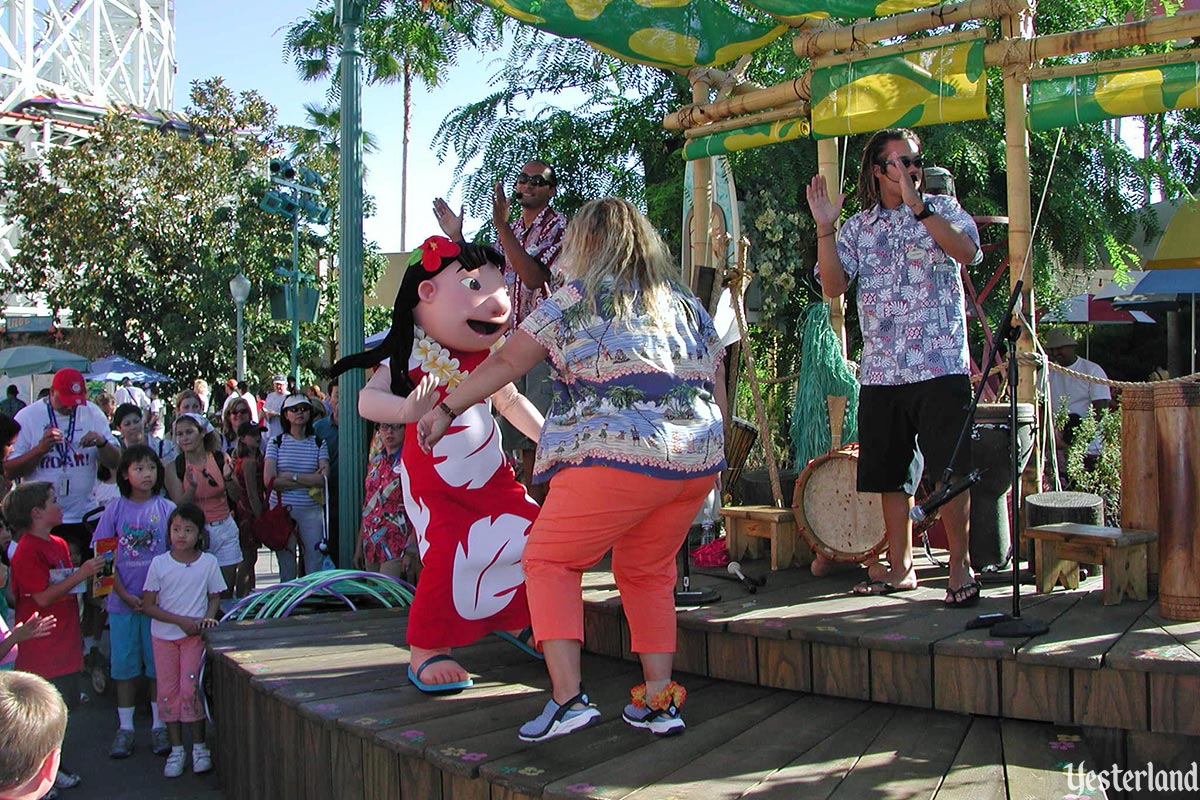 Lilo & Stitch’s Ohana Luau, Lilo dancing with hostess