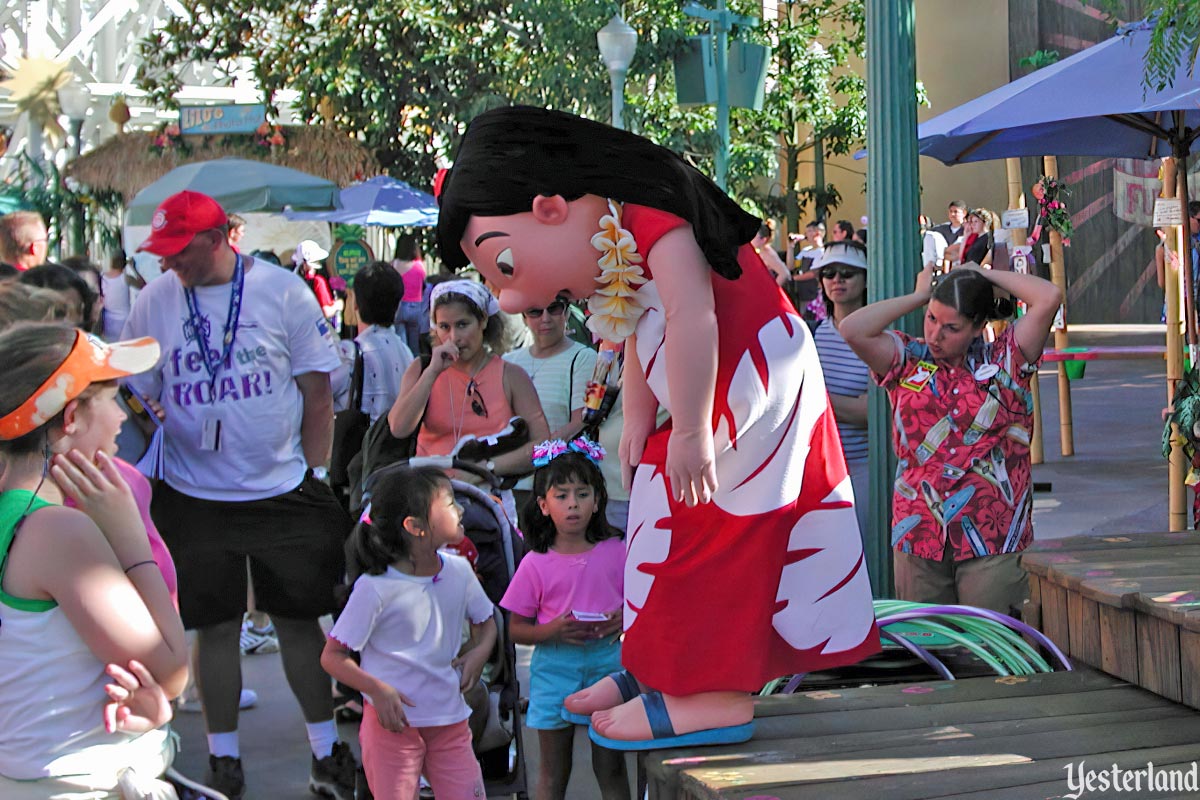 Lilo & Stitch’s Ohana Luau, Lilo at edge of stage