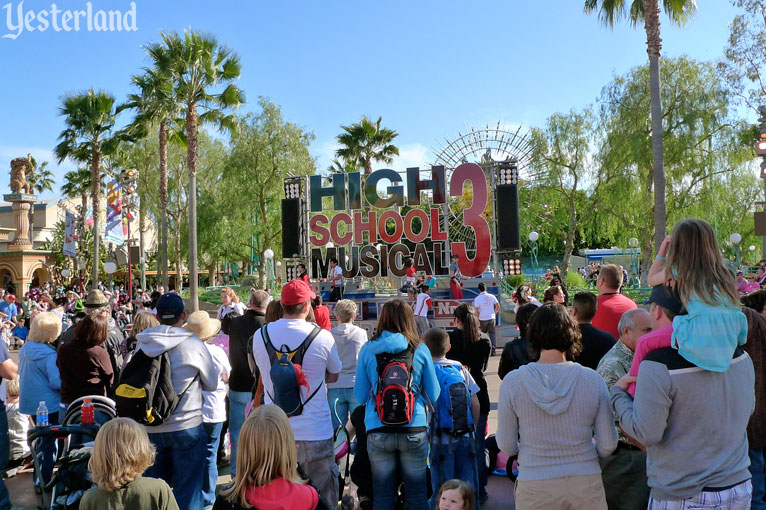 Sunshine Plaza at Disney's California Adventure