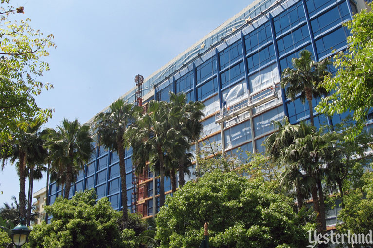 Looking Glass Elevator at the Disneyland Hotel