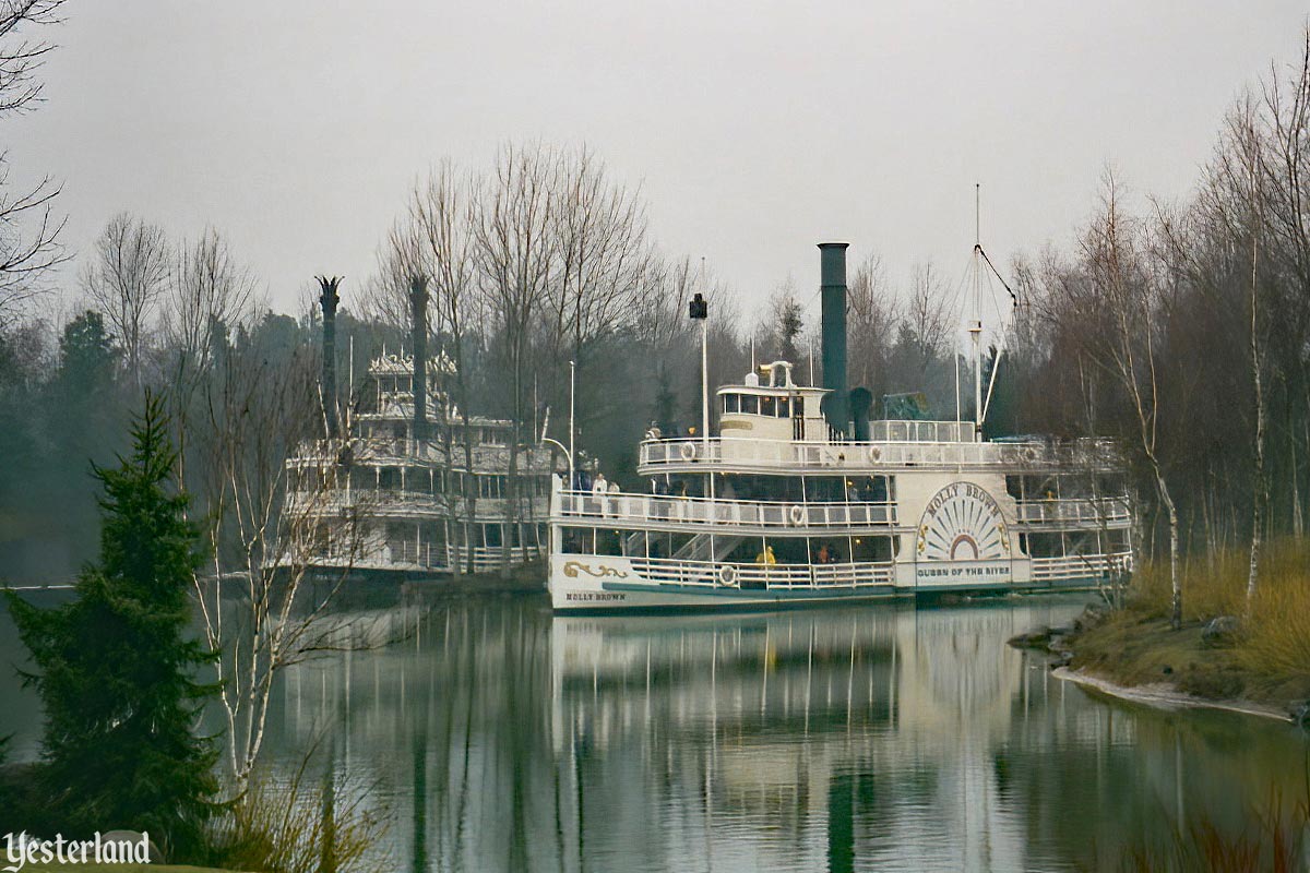 Sidewheeler Molly Brown and sternwheeler Mark Twain