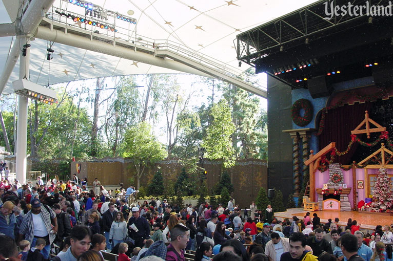 Minnie’s Christmas Party at Disneyland, 2001