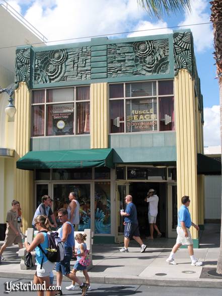 Villains in Vogue (right façade) at Disney’s Hollywood Studios