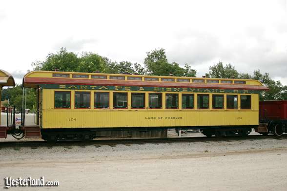 Passenger coach Land of Pueblos in 2007