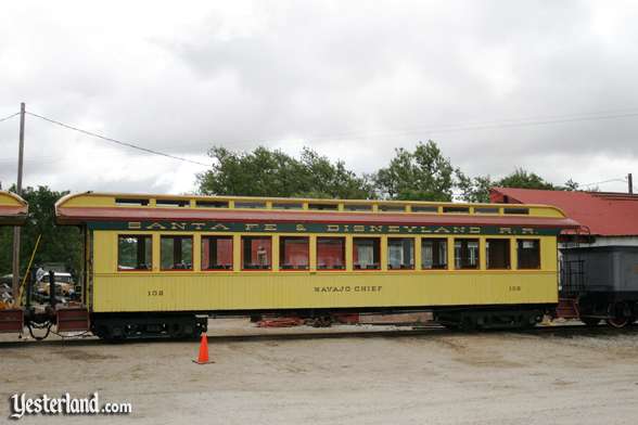 Passenger coach Navajo Chief in 2007