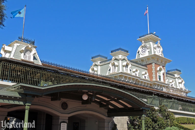 Left tunnel to Town Square, Magic Kingdom, 2016