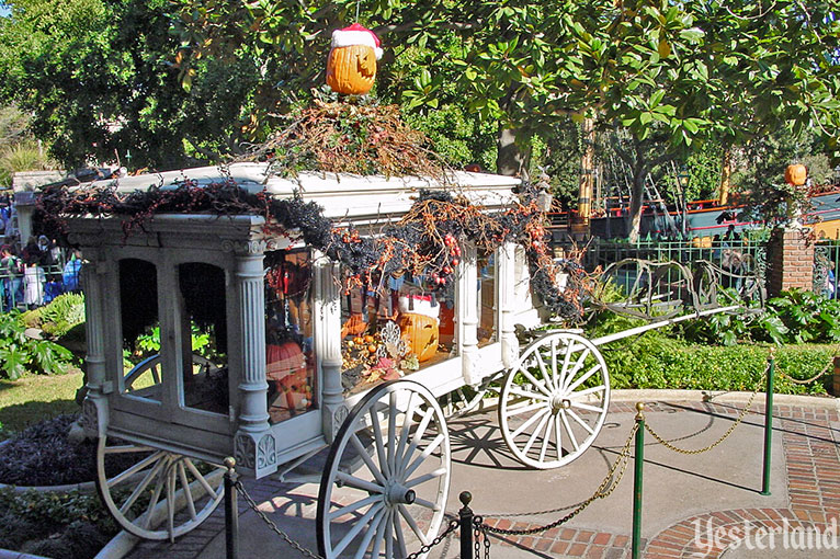 Haunted Mansion Holiday, Disneyland