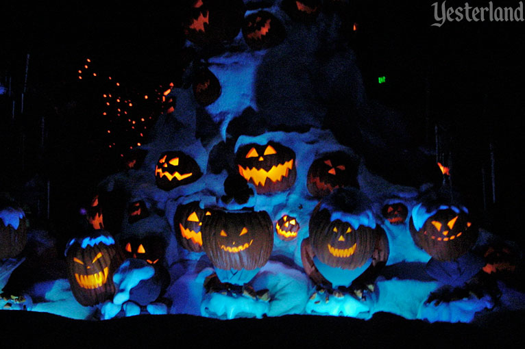 Haunted Mansion Holiday, Disneyland