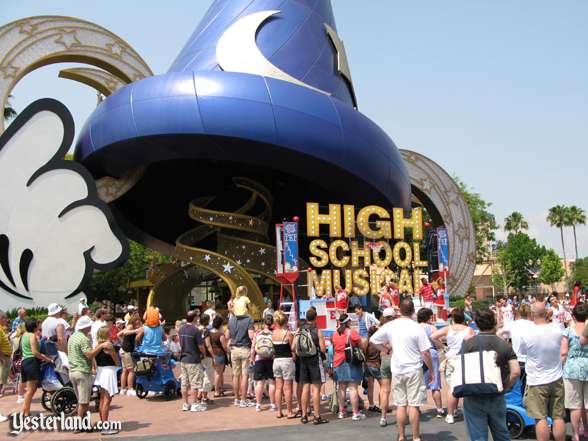 The hat as a backdrop for the High School Musical live show in 2007