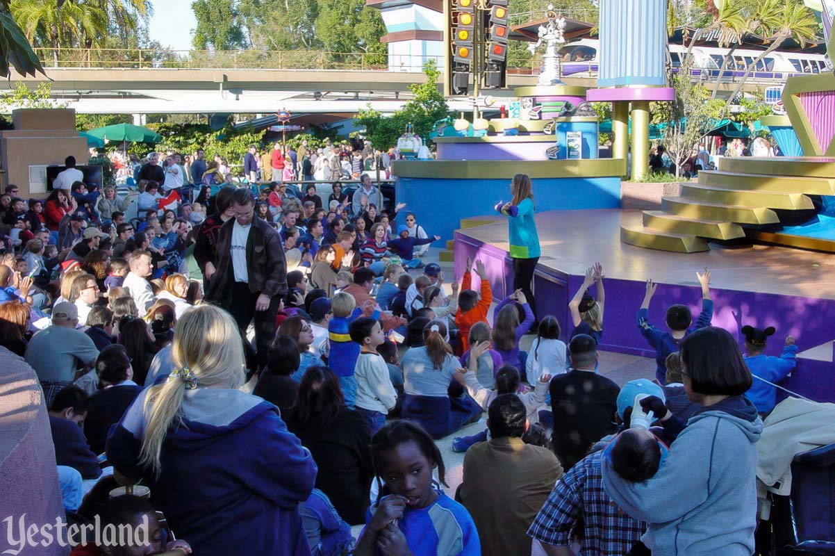 Club Buzz at Tomorrowland Terrace, Disneyland