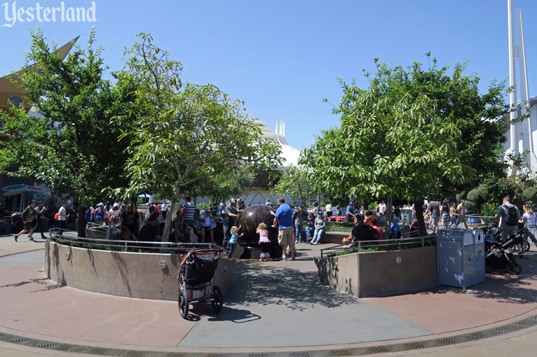 Cosmic Waves, Disneyland